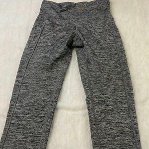 CHAMPION Workout Capri Leggings Women's Size Small Grey/White/Black  EUC